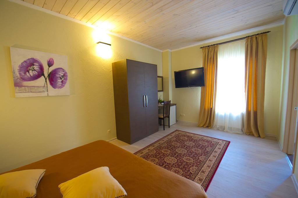 Prince Trubetskoi Winery Hotel Нова Каховка Стая снимка