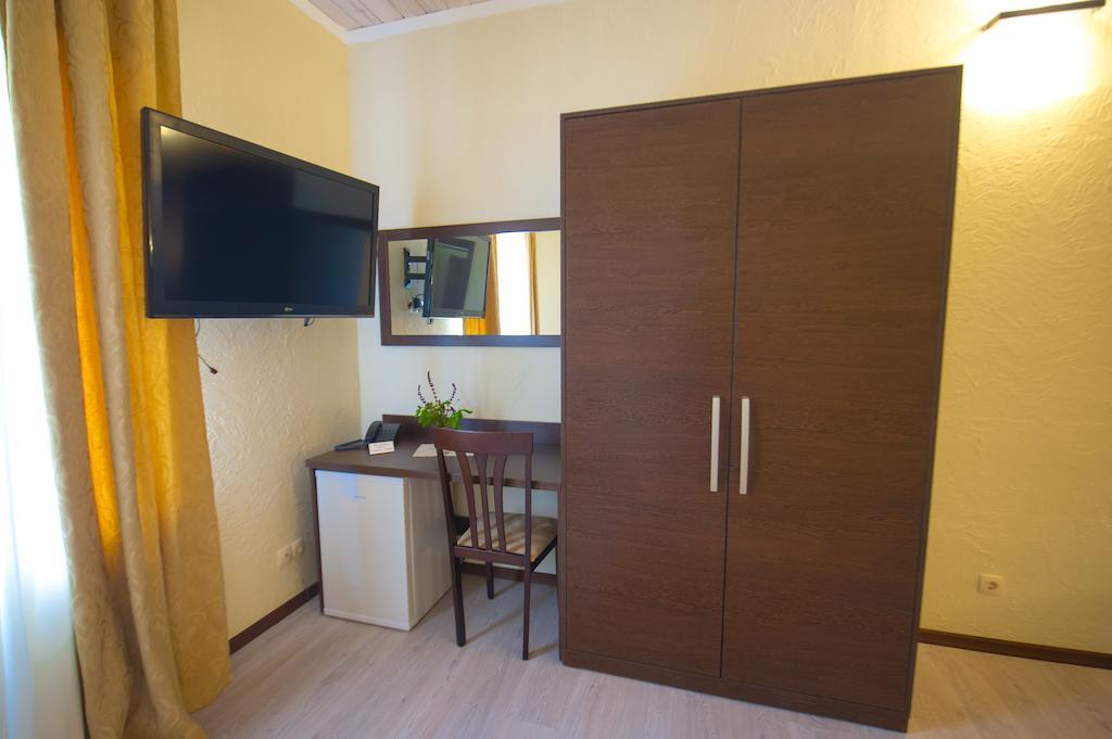 Prince Trubetskoi Winery Hotel Нова Каховка Стая снимка