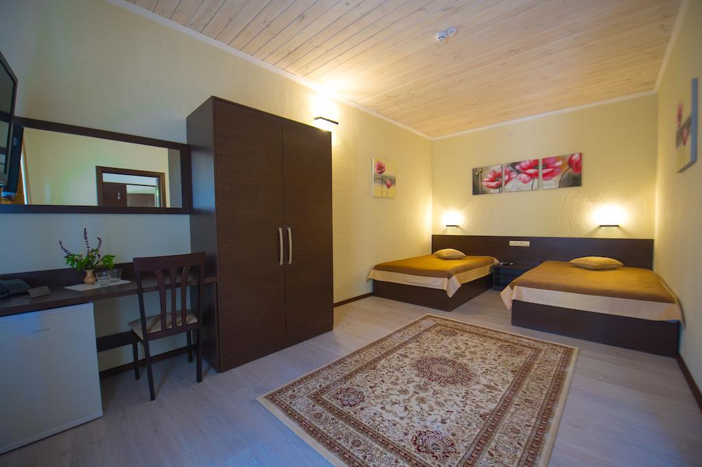 Prince Trubetskoi Winery Hotel Нова Каховка Стая снимка